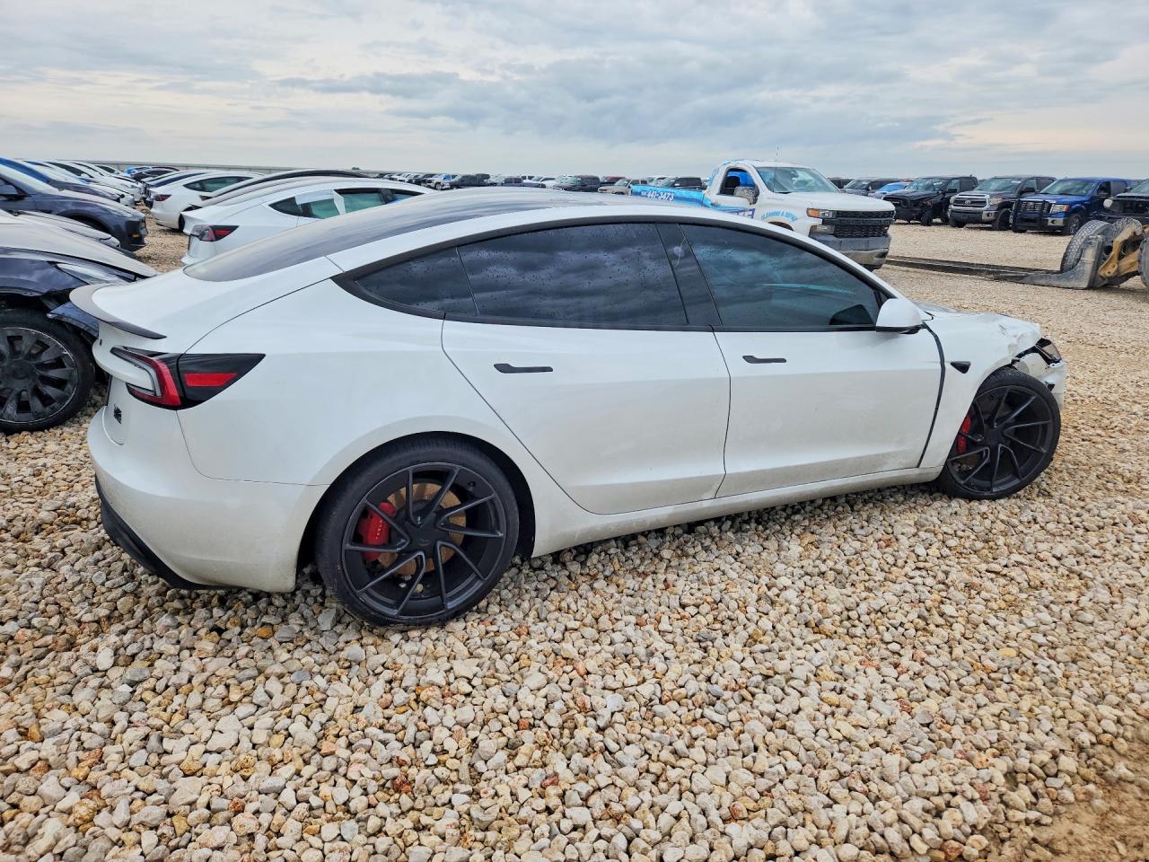 TESLA MODEL 3 2025 — 4