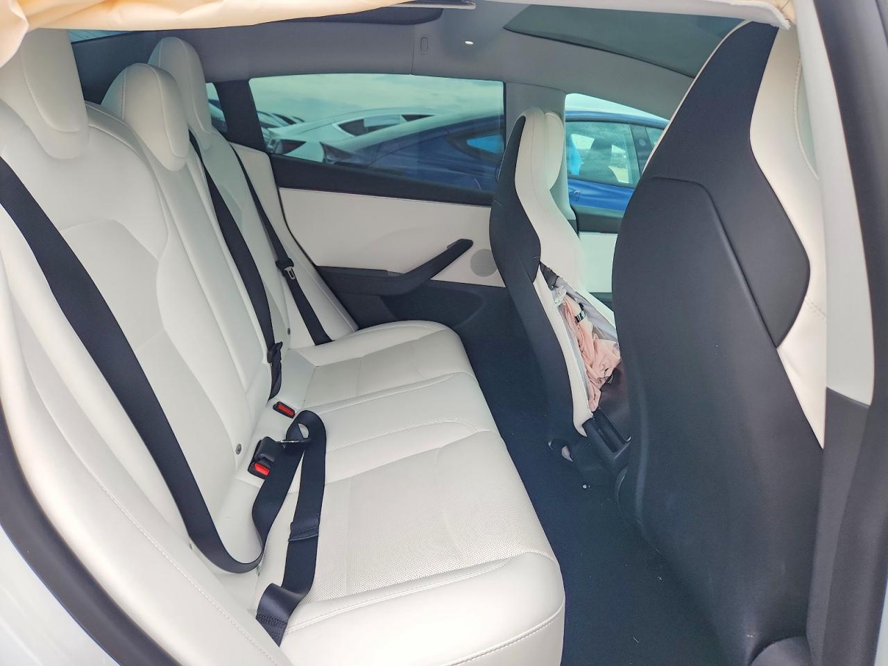 TESLA MODEL 3 2025 — 12