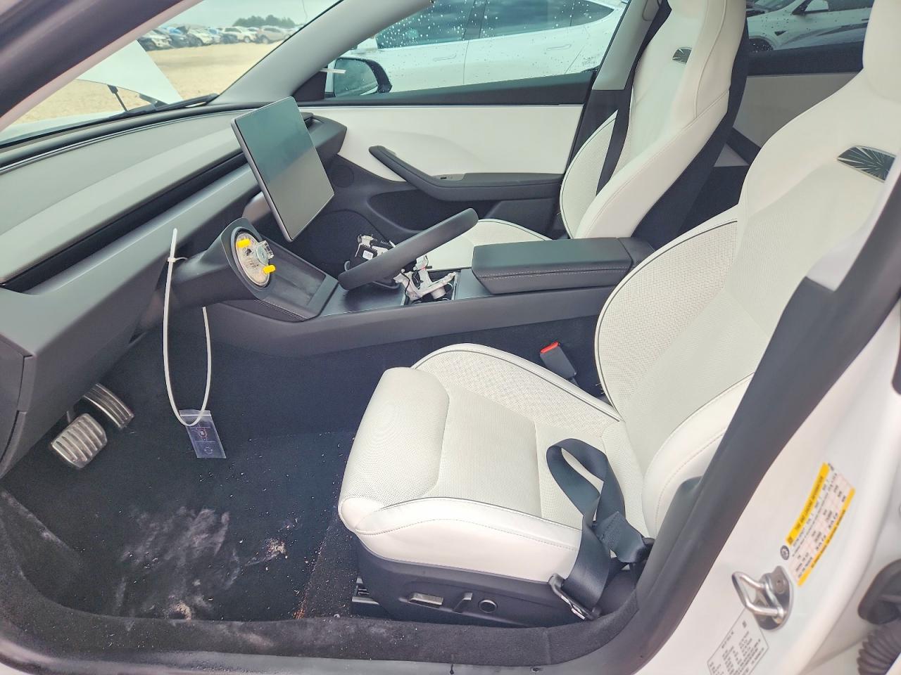 TESLA MODEL 3 2025 — 8