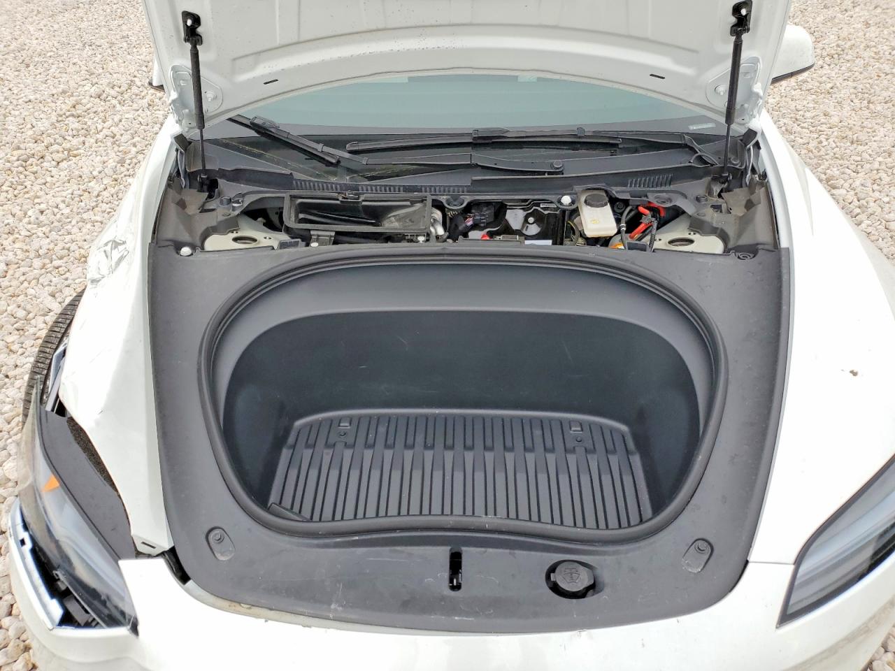 TESLA MODEL 3 2025 — 13