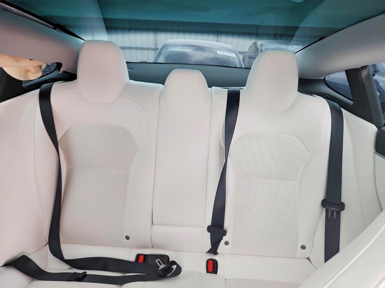 TESLA MODEL 3 2025 — 11