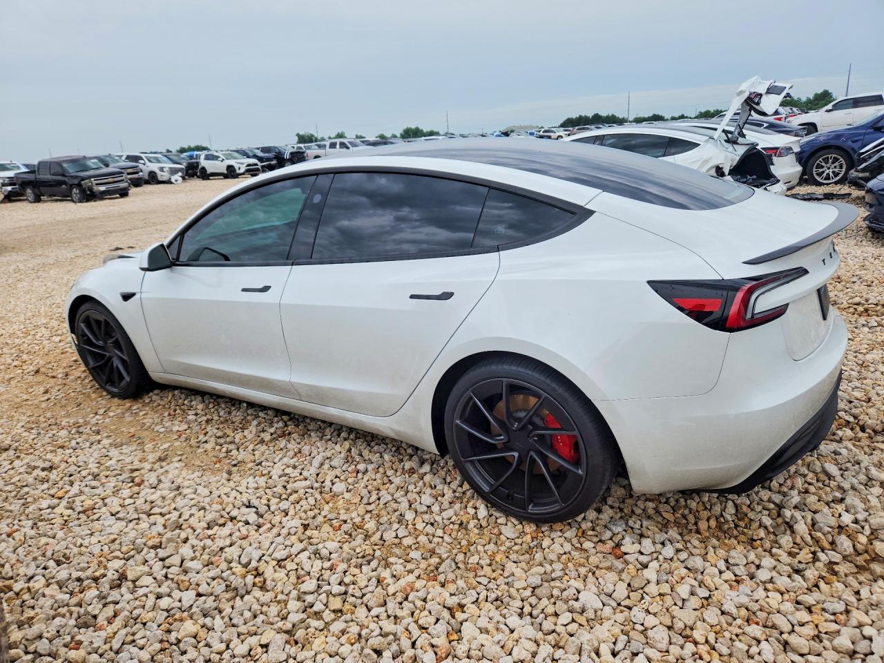 TESLA MODEL 3 2025 — 3