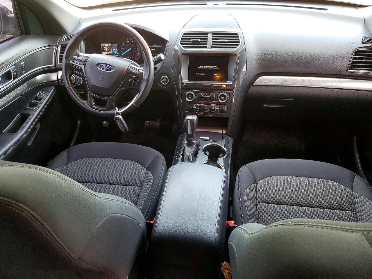 FORD EXPLORER 2018 — 9