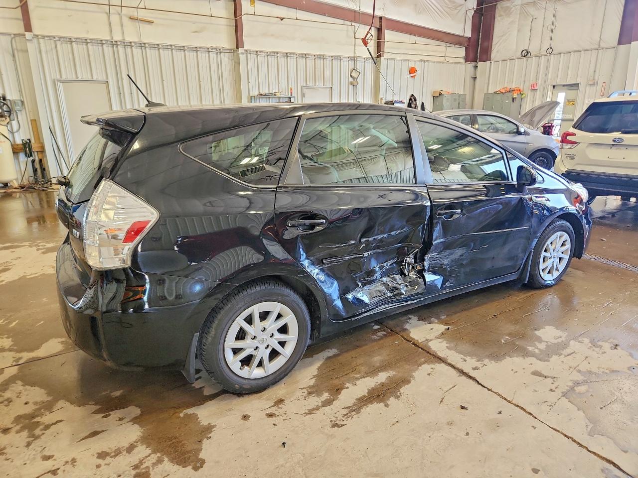 TOYOTA PRIUS V 2014 — 4
