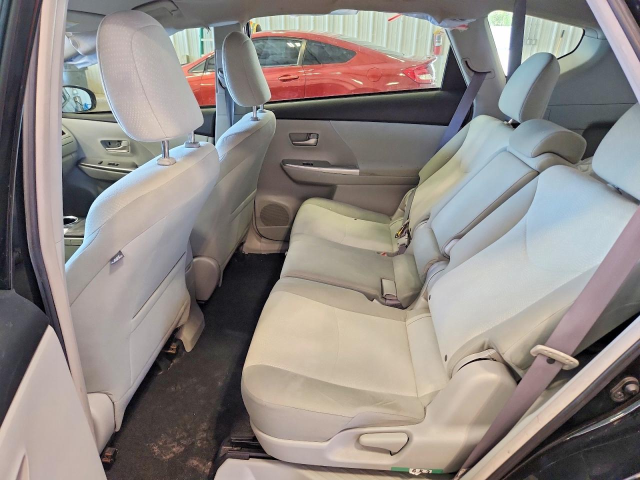 TOYOTA PRIUS V 2014 — 11