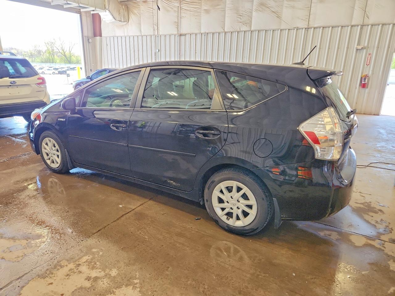 TOYOTA PRIUS V 2014 — 3