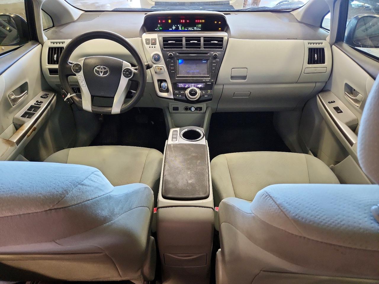 TOYOTA PRIUS V 2014 — 9