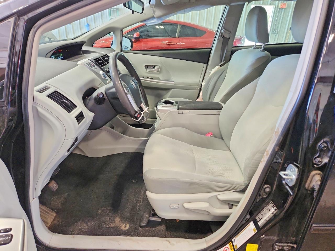 TOYOTA PRIUS V 2014 — 8