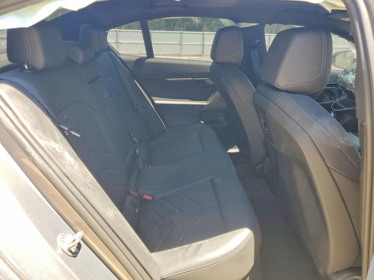 BMW 530 2024 — 11