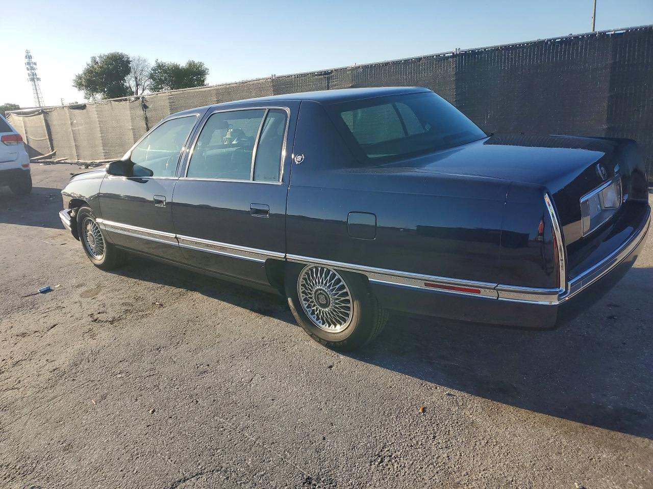 CADILLAC DEVILLE 1994 — 3