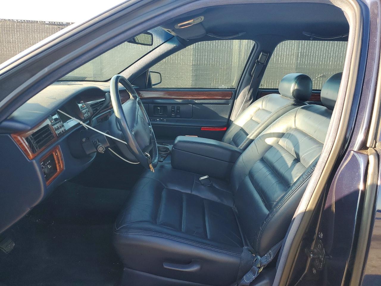 CADILLAC DEVILLE 1994 — 8