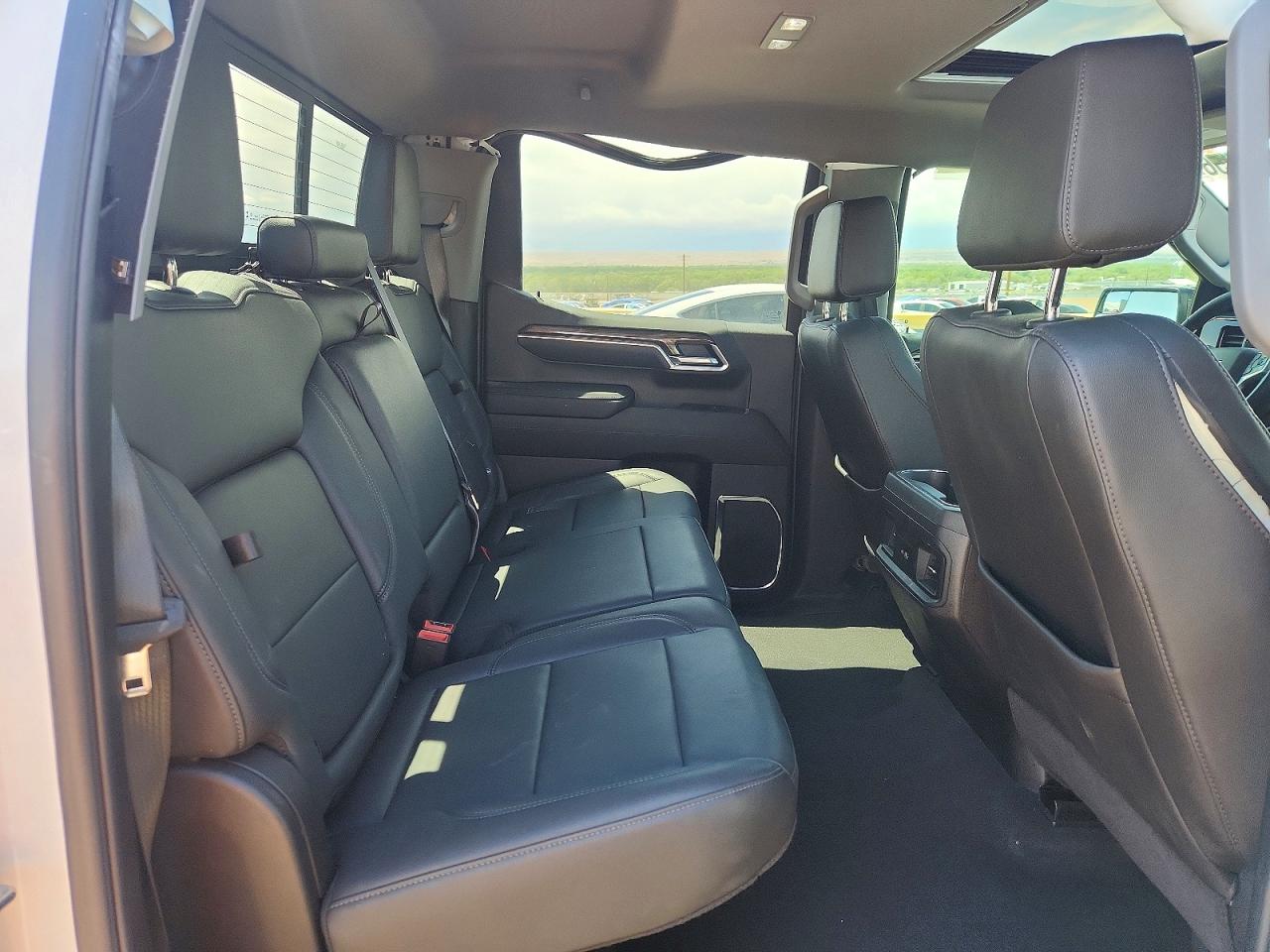 CHEVROLET SILVERADO 2025 — 11