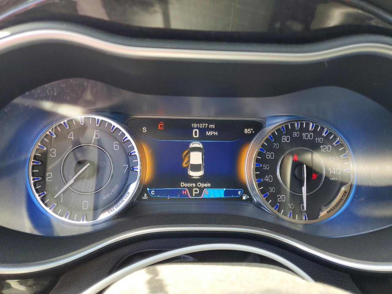 CHRYSLER 200 2015 — 10