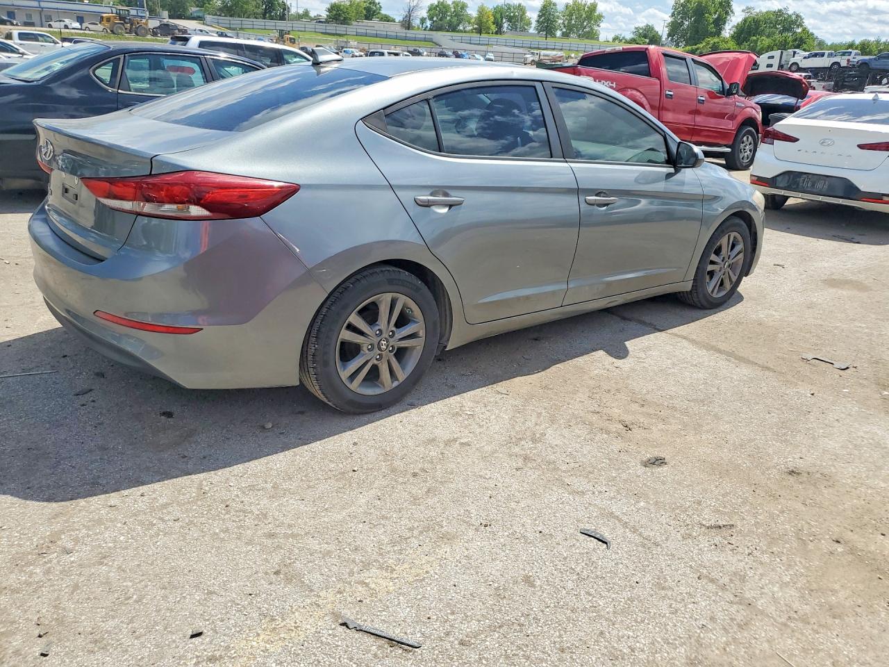 HYUNDAI ELANTRA 2017 — 4