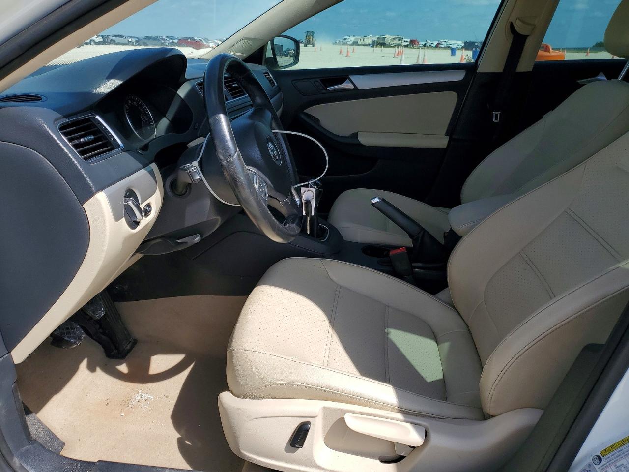 VOLKSWAGEN JETTA 2014 — 8