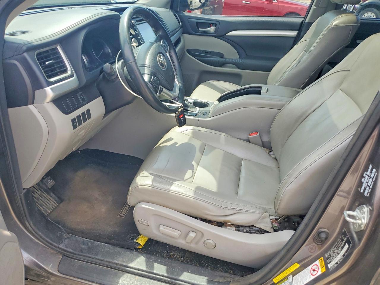 TOYOTA HIGHLANDER 2015 — 8