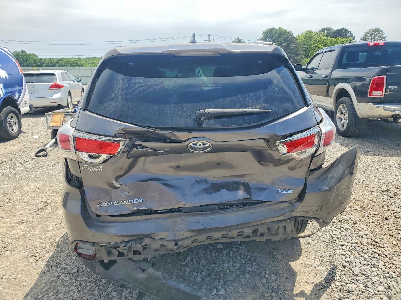 TOYOTA HIGHLANDER 2015 — 7