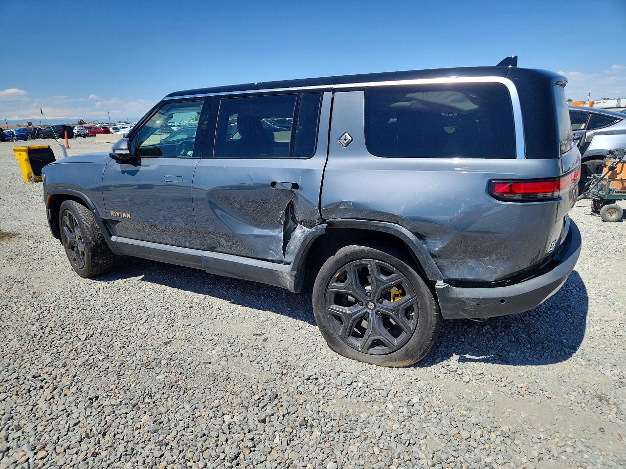RIVIAN R1S 2023 — 3
