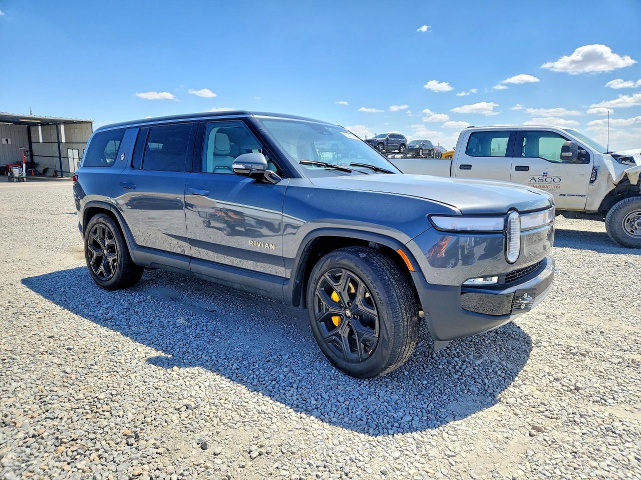 RIVIAN R1S 2023 — 5