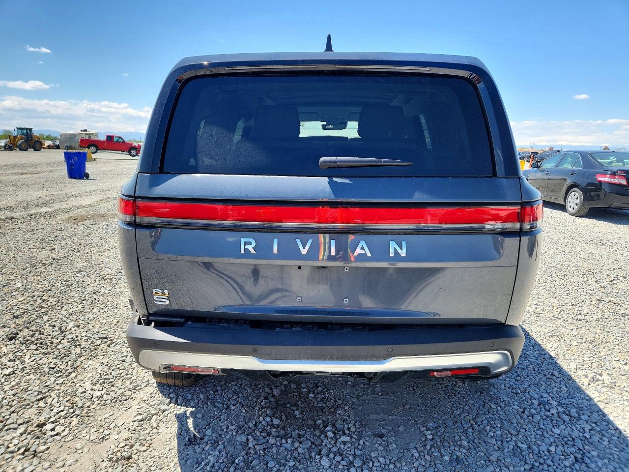 RIVIAN R1S 2023 — 7