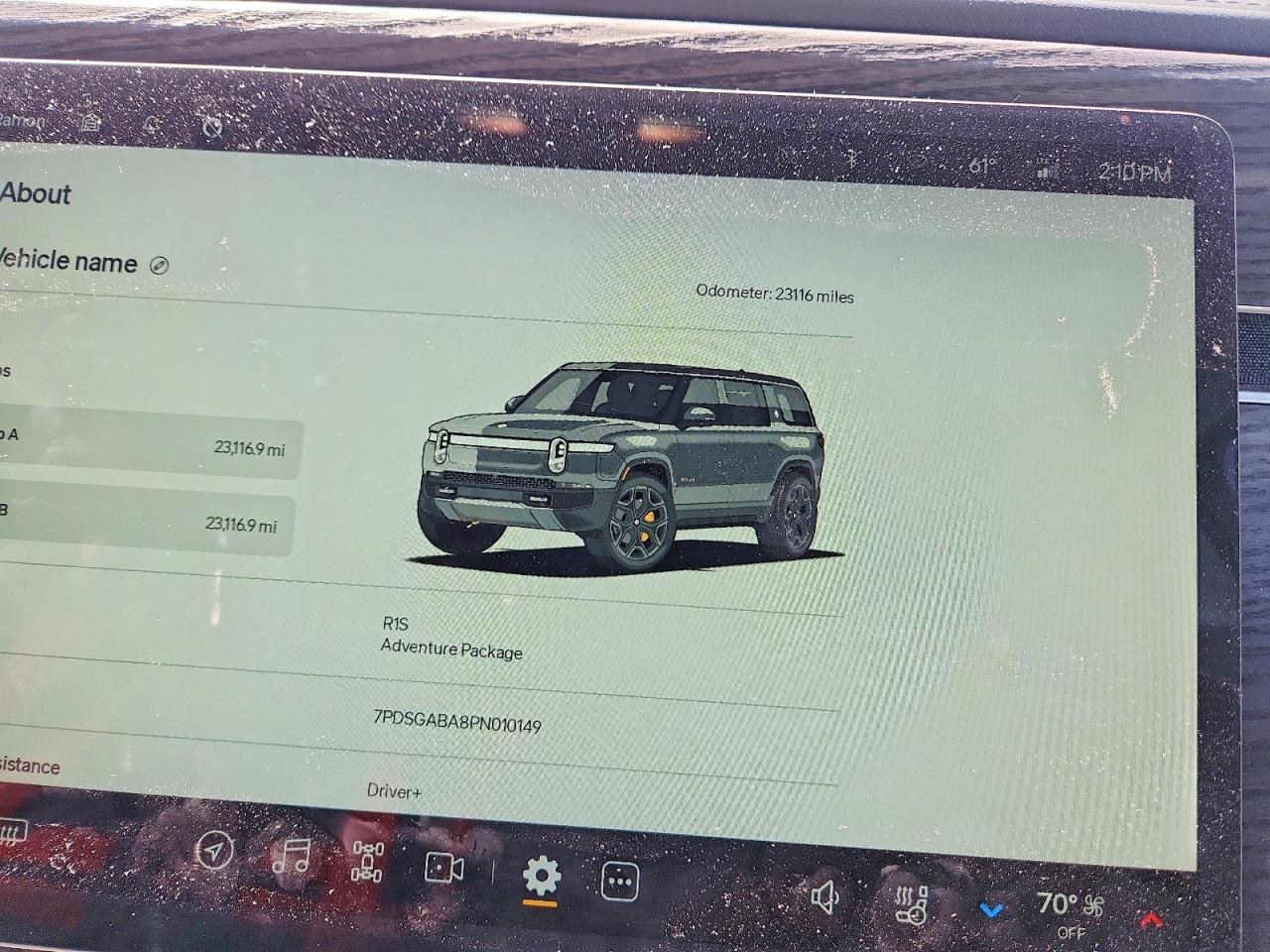RIVIAN R1S 2023 — 10