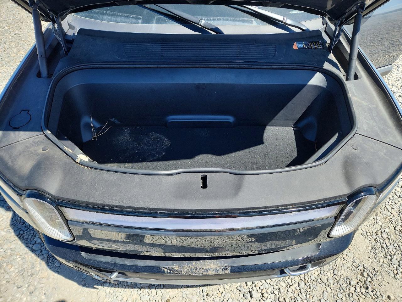 RIVIAN R1S 2023 — 13