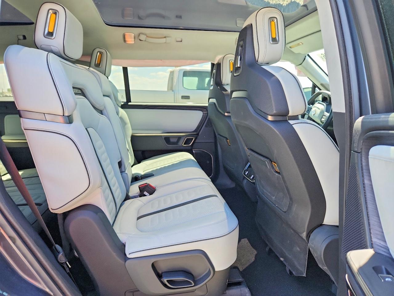 RIVIAN R1S 2023 — 12