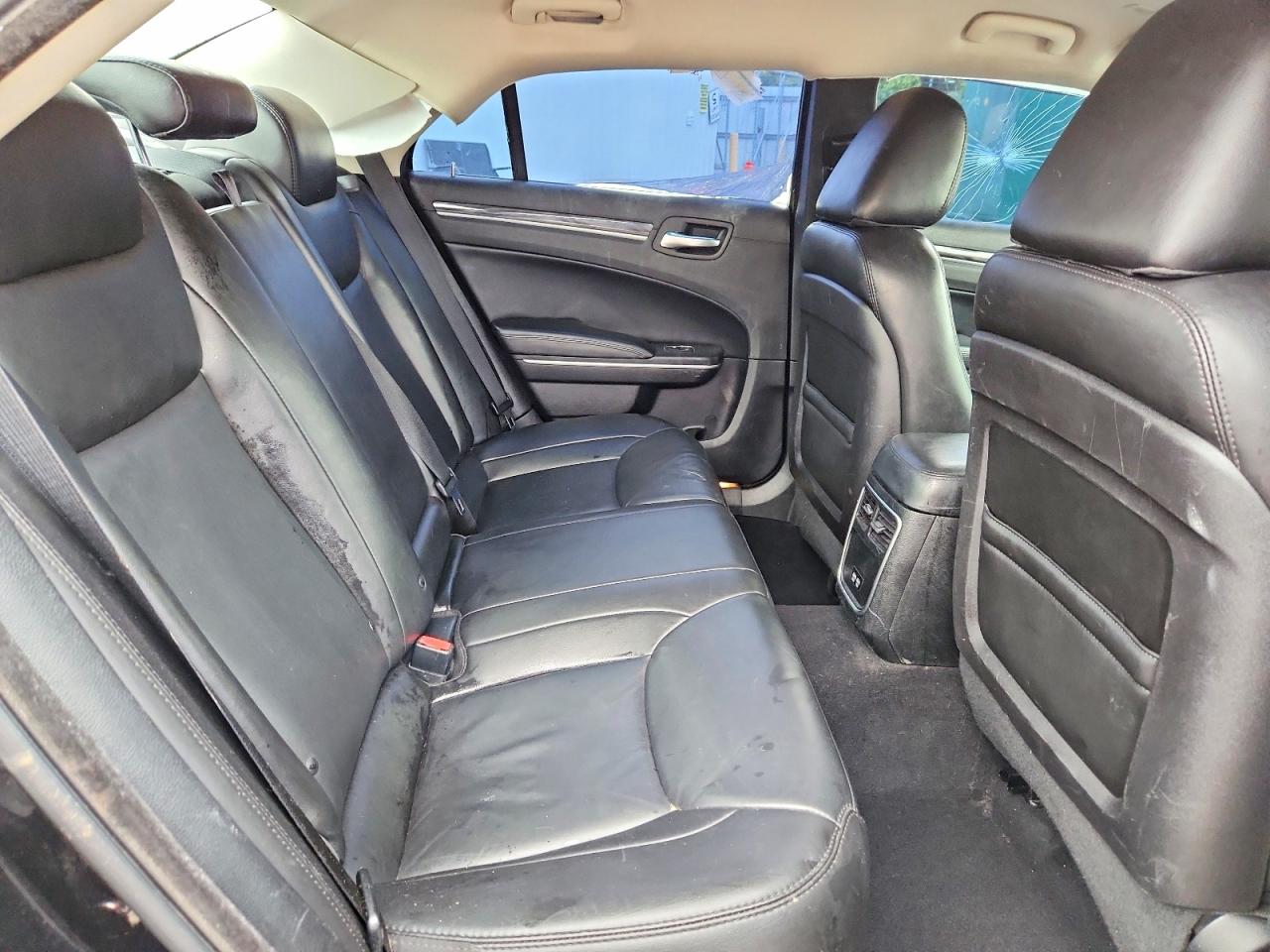 CHRYSLER 300 2019 — 11