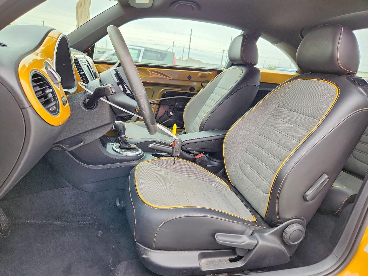 VOLKSWAGEN BEETLE 2016 — 8