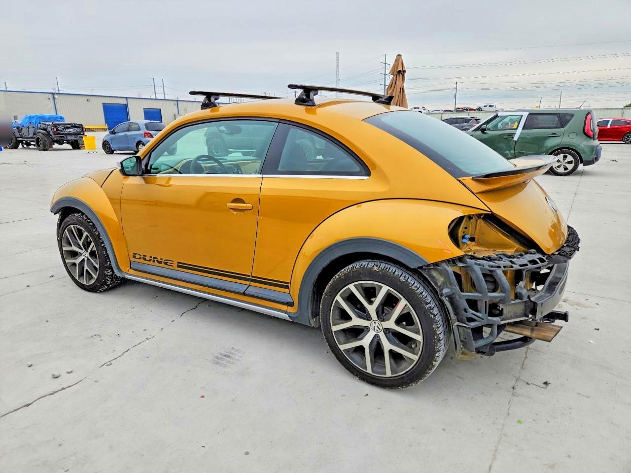 VOLKSWAGEN BEETLE 2016 — 3