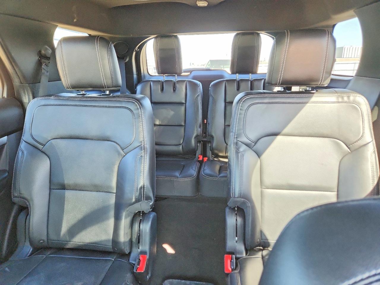 FORD EXPLORER 2018 — 11