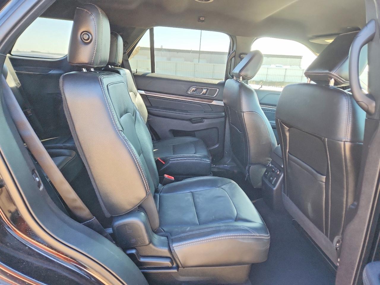 FORD EXPLORER 2018 — 12