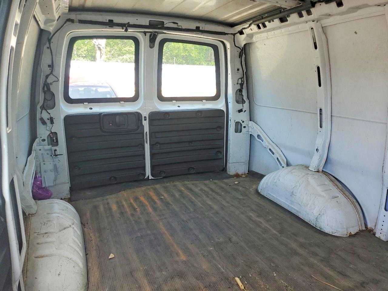 CHEVROLET EXPRESS G1500 2006 — 11