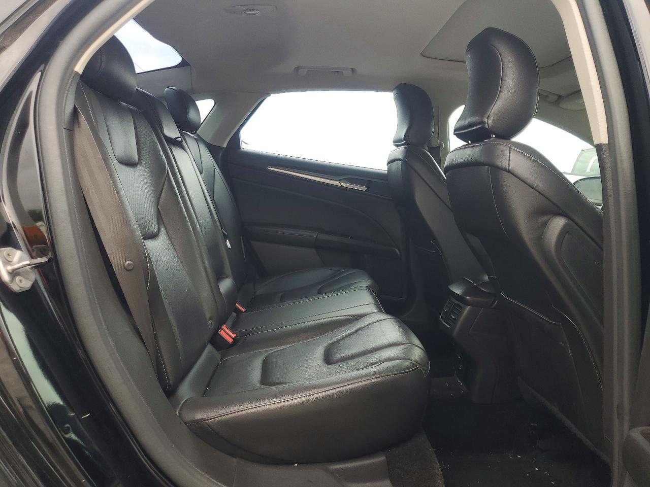 FORD FUSION 2016 — 11