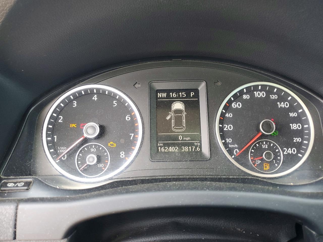 VOLKSWAGEN TIGUAN 2015 — 10