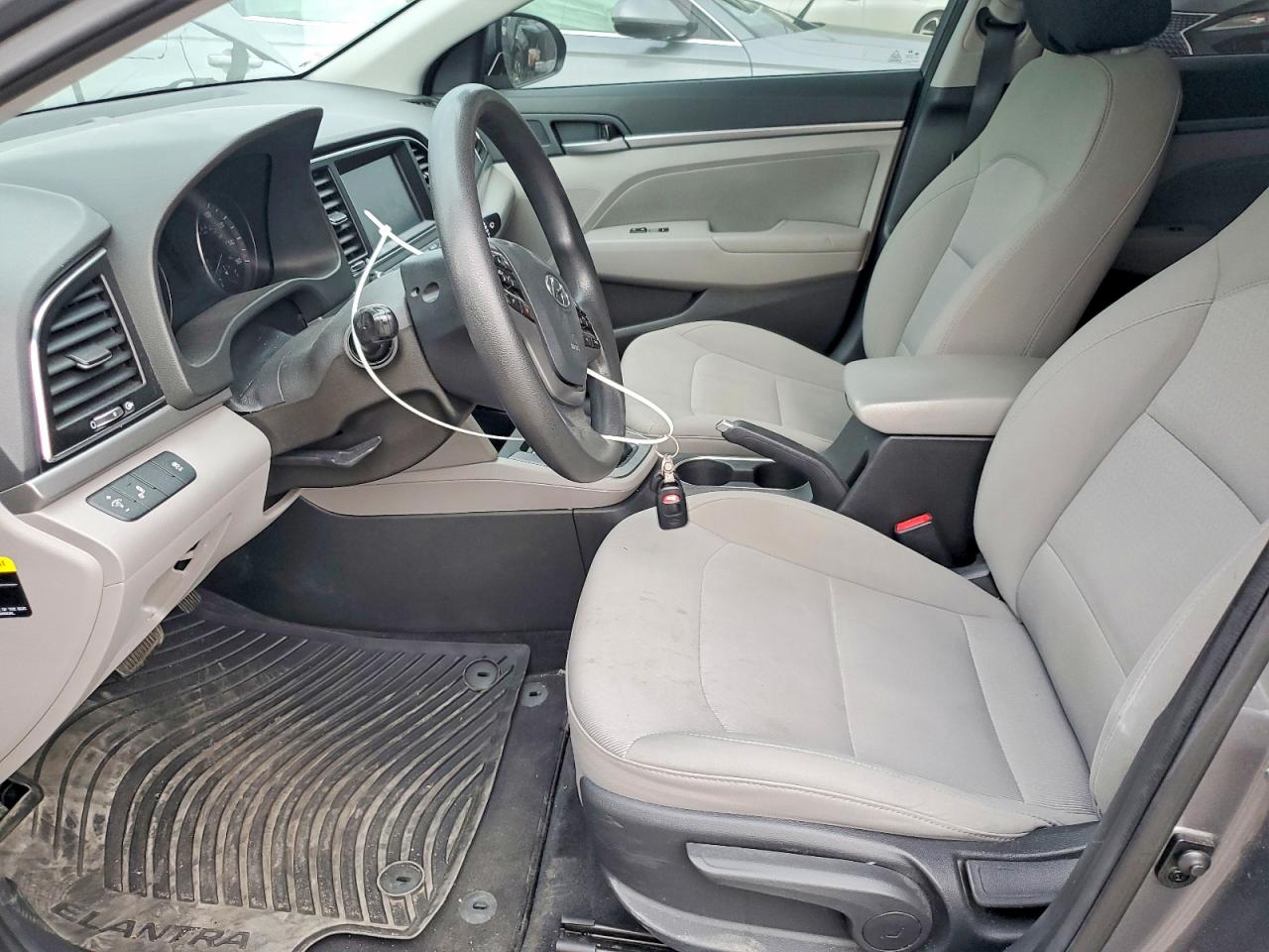HYUNDAI ELANTRA 2018 — 7