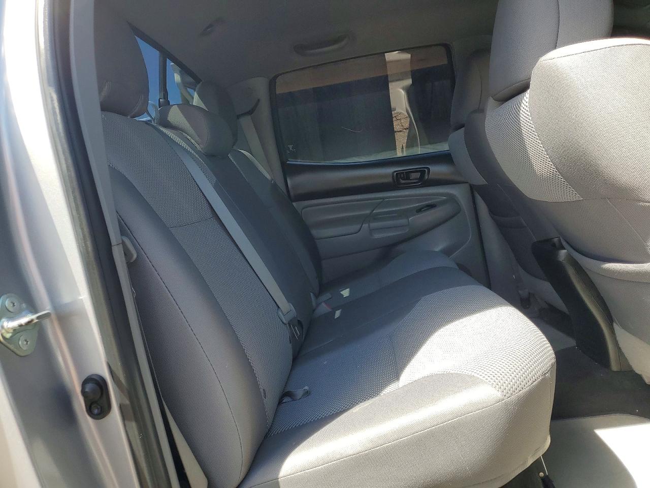 TOYOTA TACOMA 2015 — 11