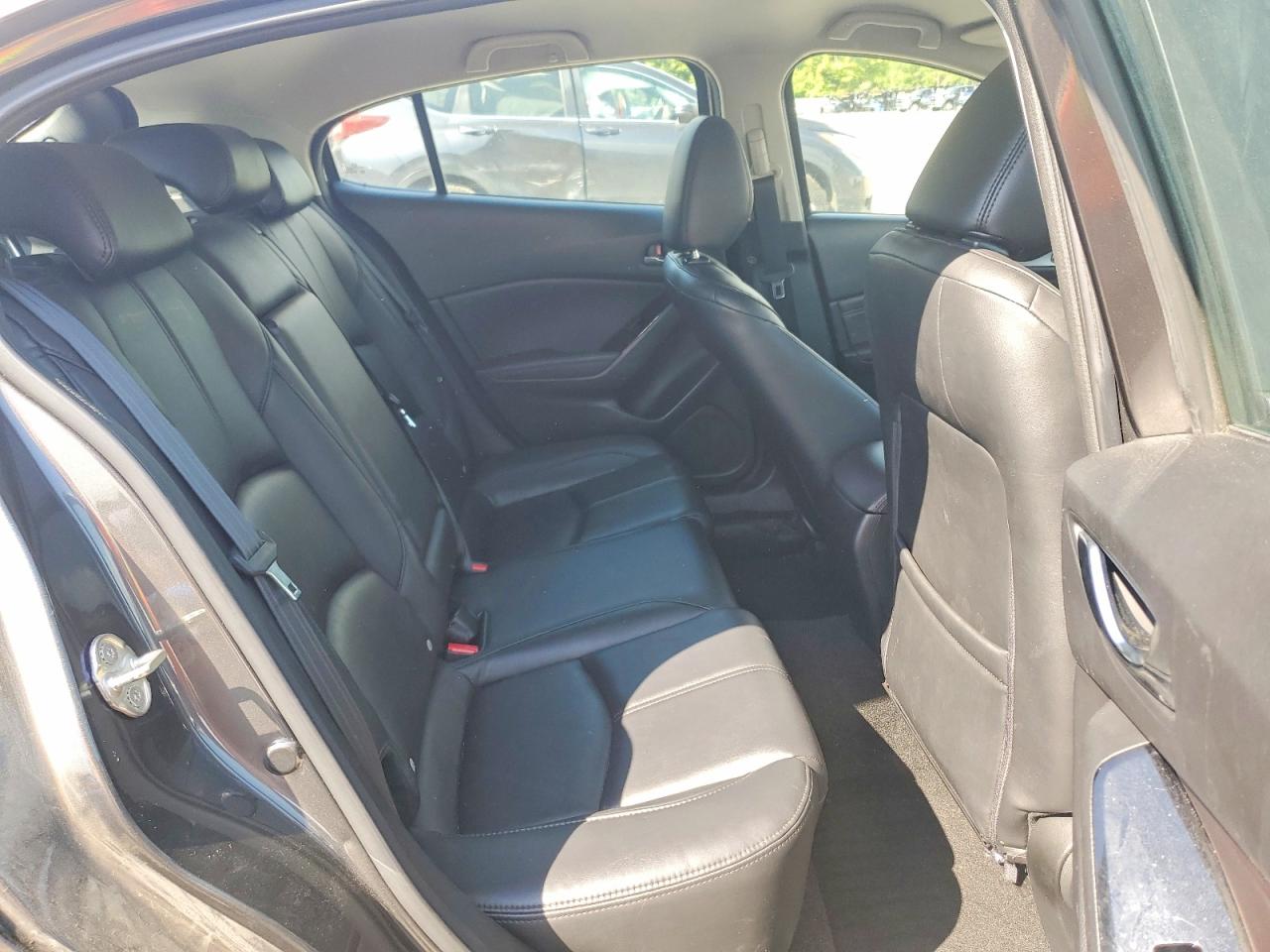MAZDA 3 2018 — 11