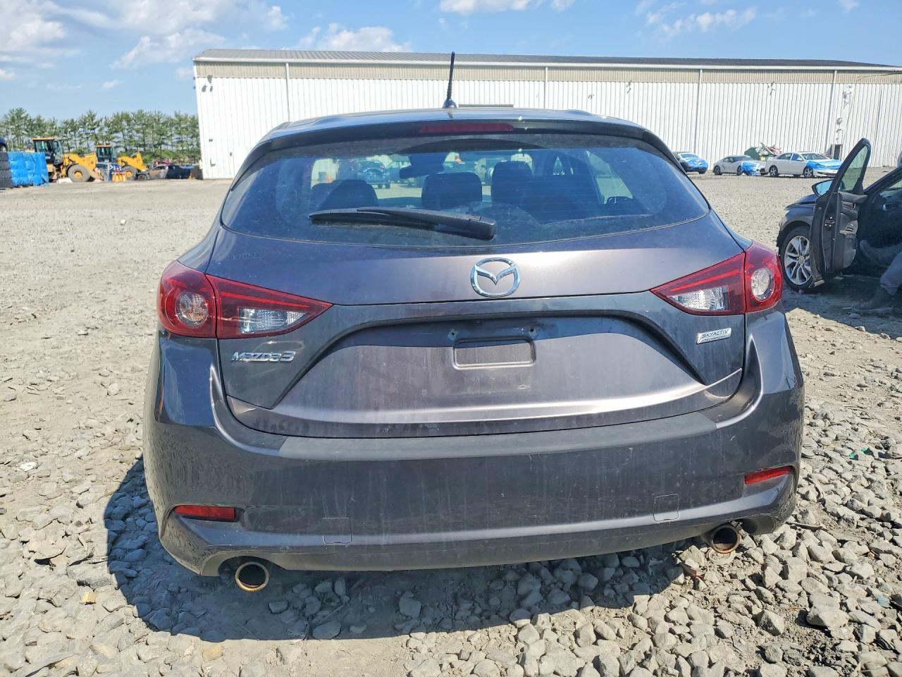 MAZDA 3 2018 — 7