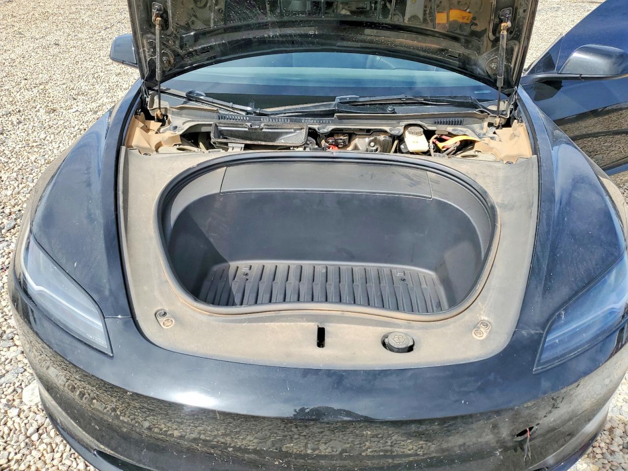 TESLA MODEL 3 2024 — 12