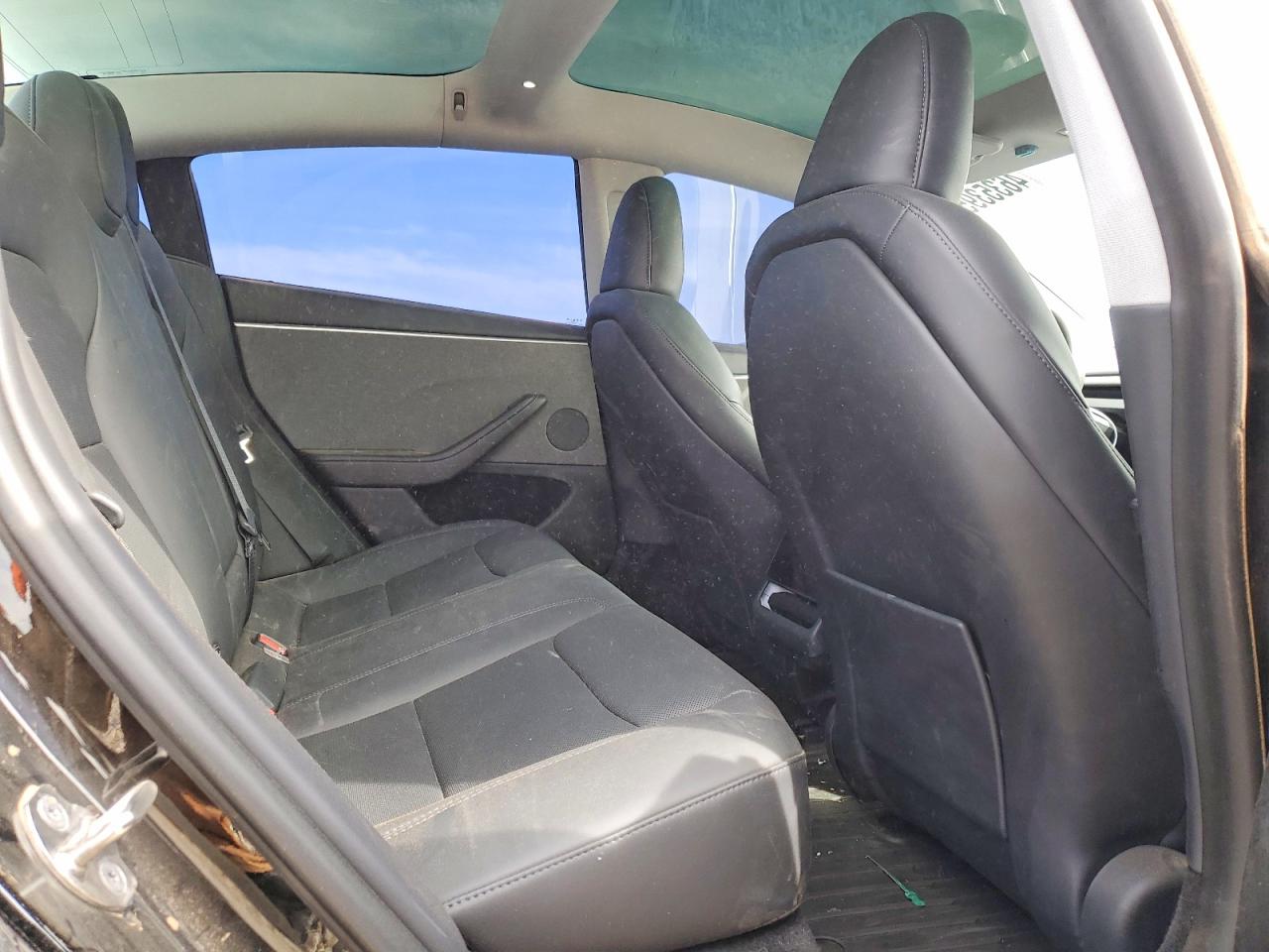 TESLA MODEL 3 2024 — 11