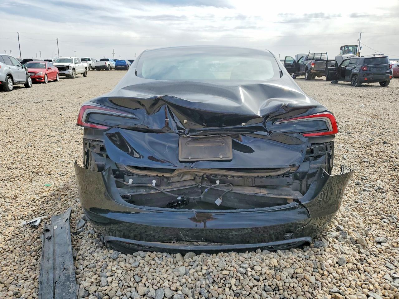 TESLA MODEL 3 2024 — 7