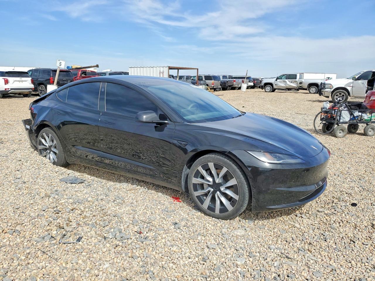 TESLA MODEL 3 2024 — 5