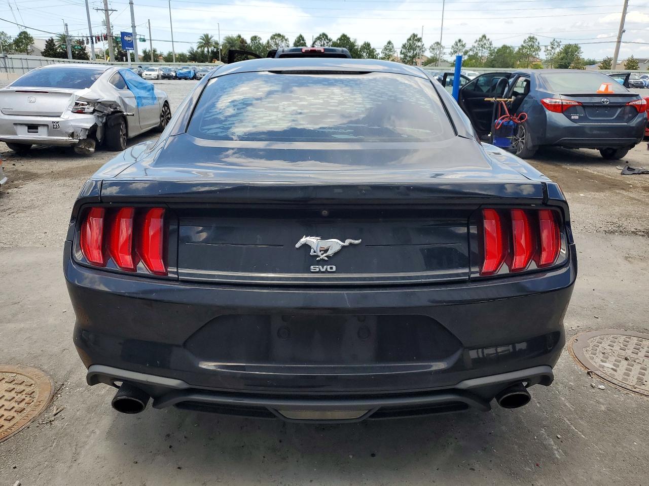 FORD MUSTANG 2018 — 7