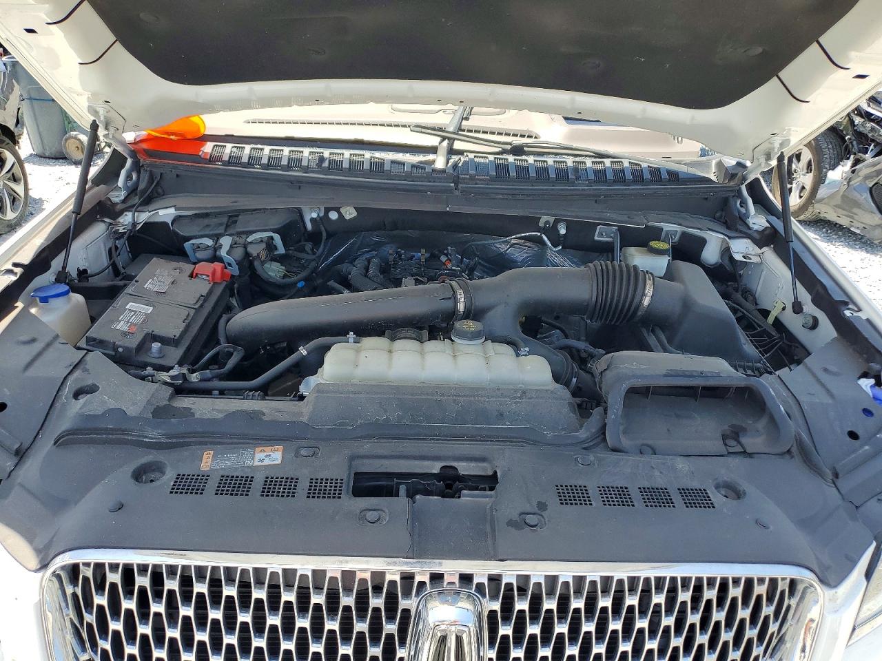 LINCOLN NAVIGATOR 2023 — 12