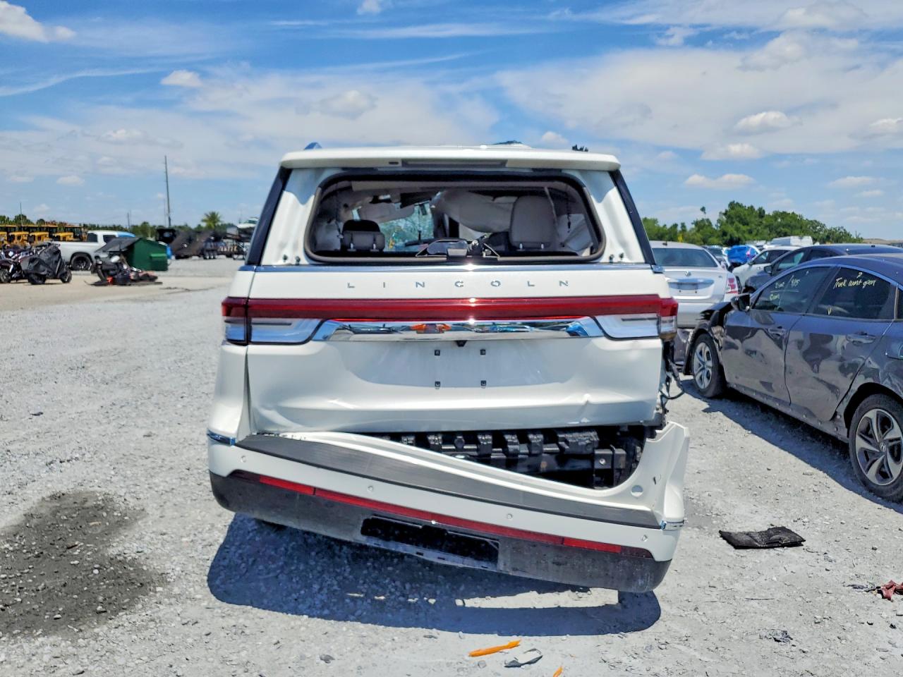 LINCOLN NAVIGATOR 2023 — 7