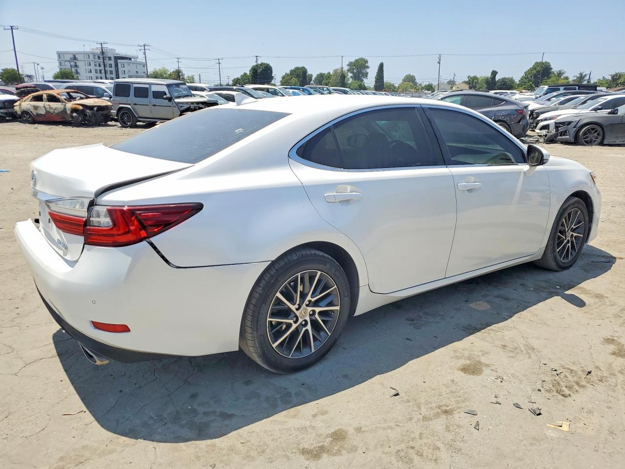 LEXUS ES 2016 — 4