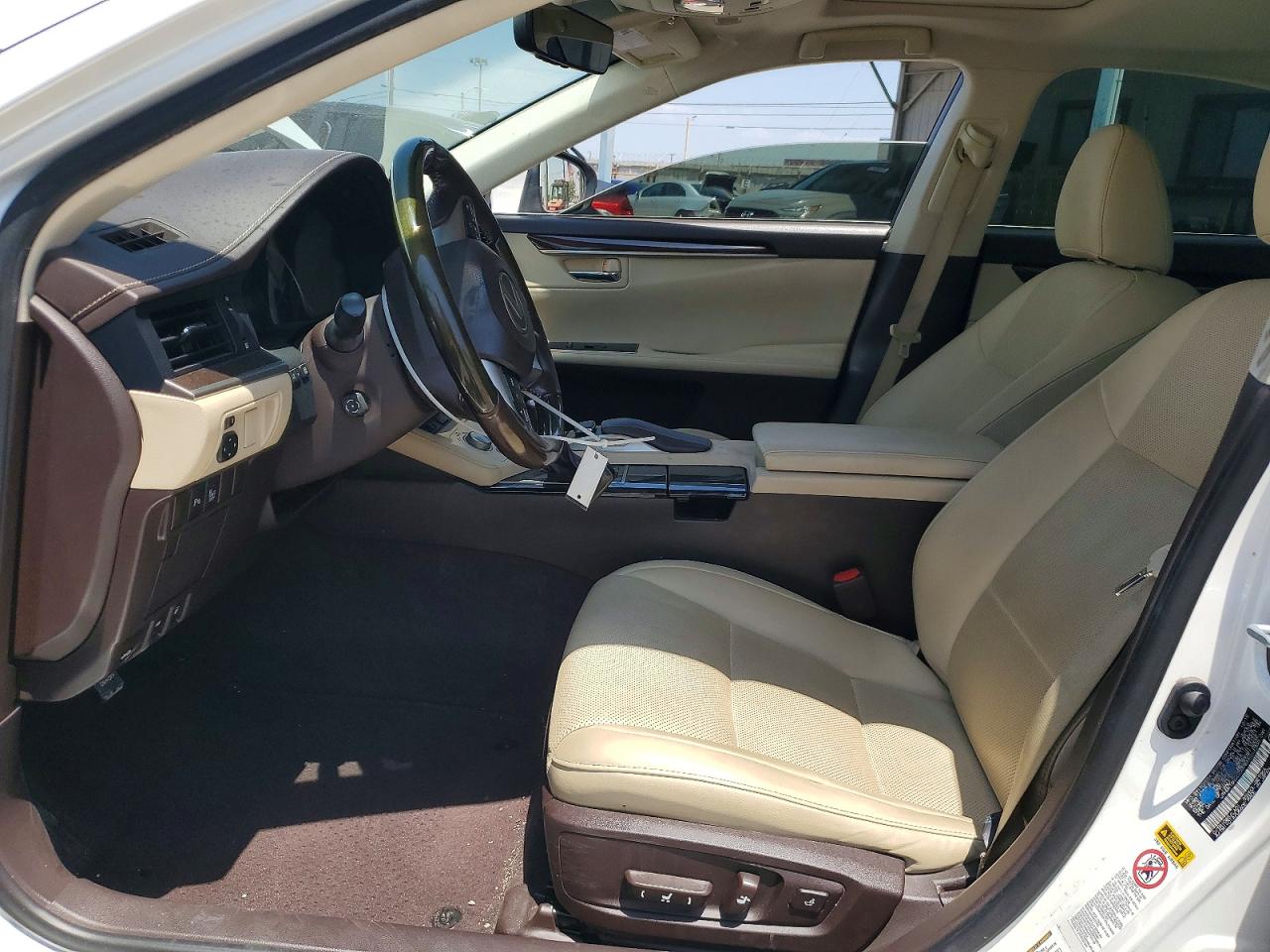 LEXUS ES 2016 — 8
