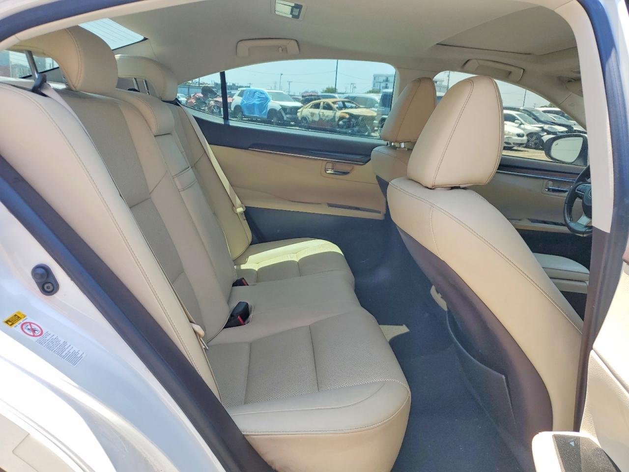 LEXUS ES 2016 — 11