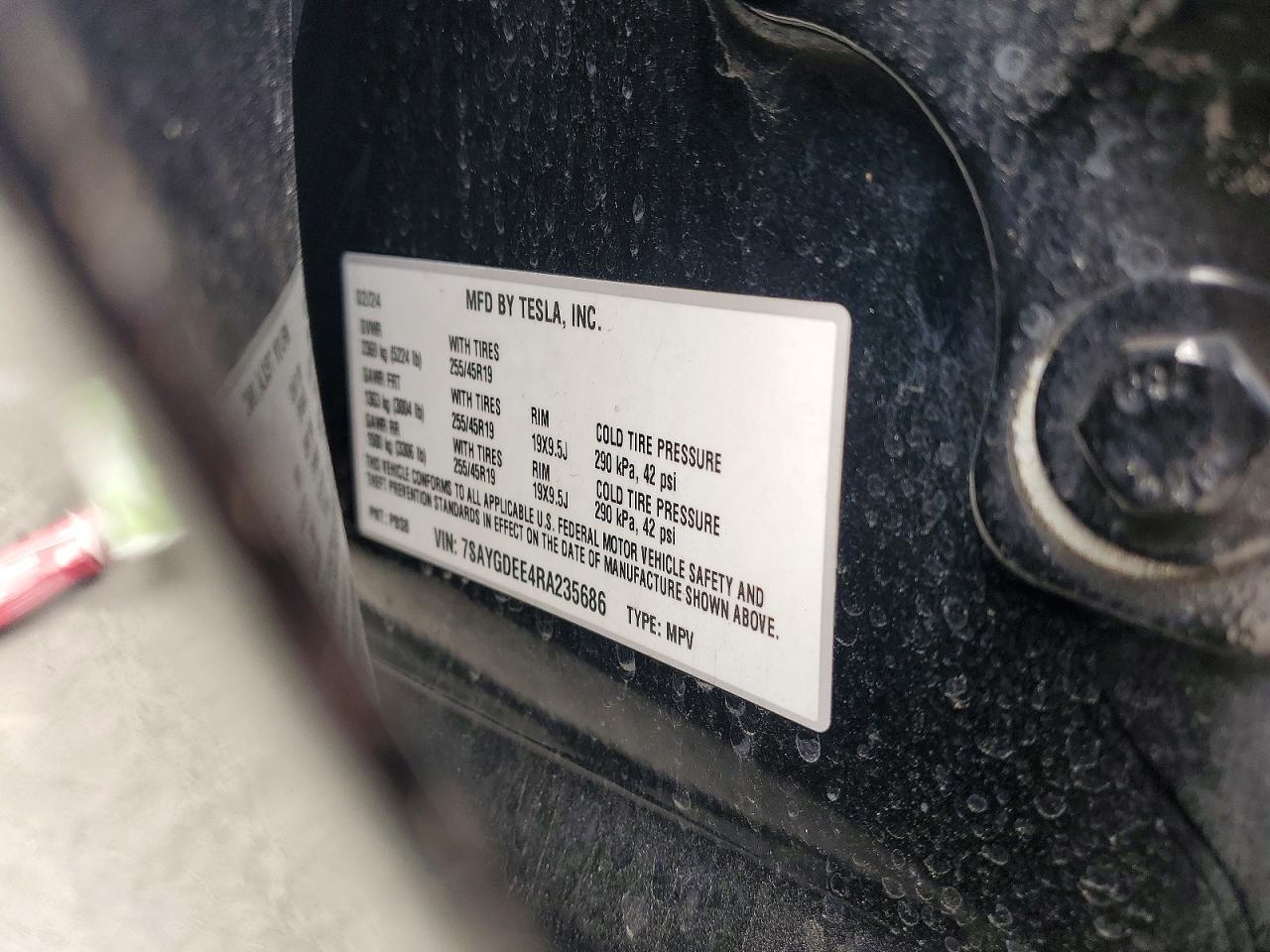 TESLA MODEL Y 2024 — 14